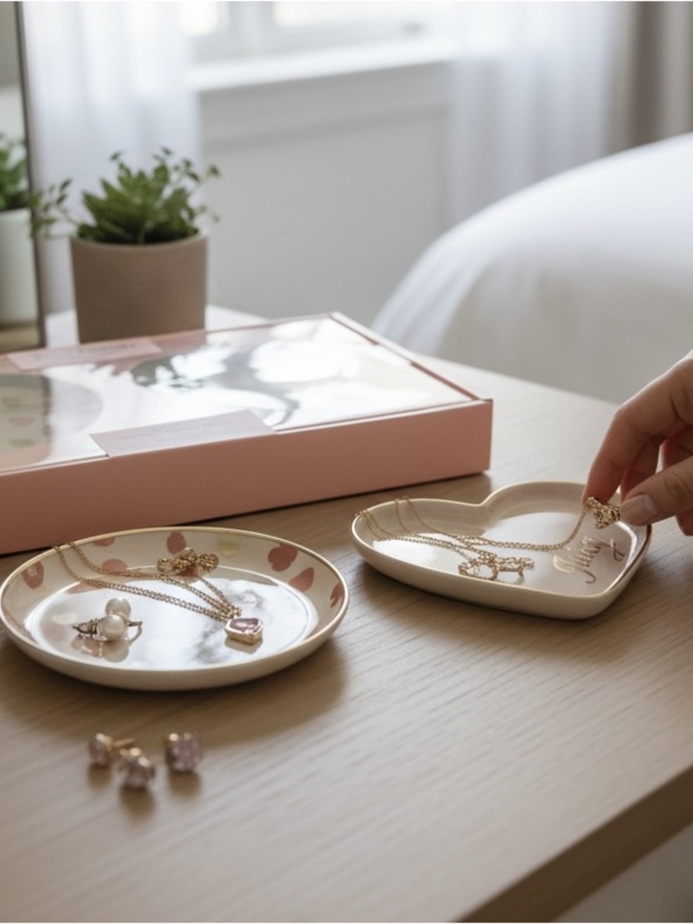 Juicy Couture 2 Ceramic Heart and Round Trinket Trays - Picture 2 of 9